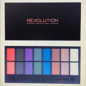 🌟HOST PICK🌟Revolution DARK REIGN Eyeshadow Box
